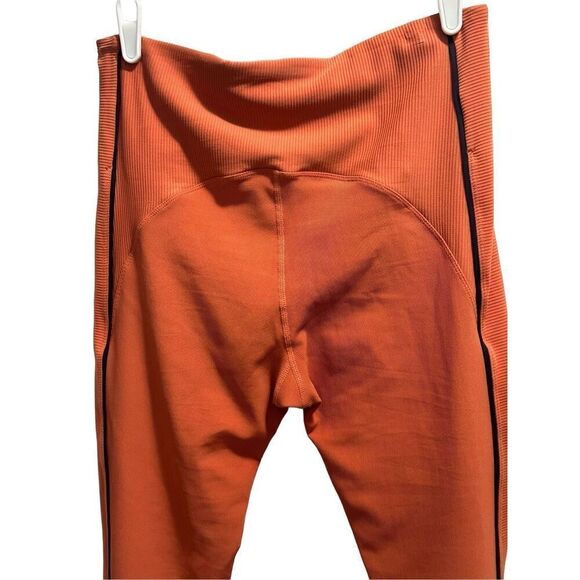 Zyia Active Burnt Orange Ribbed Premium 7/8 Leggings in size 12 - Picture 5 of 7